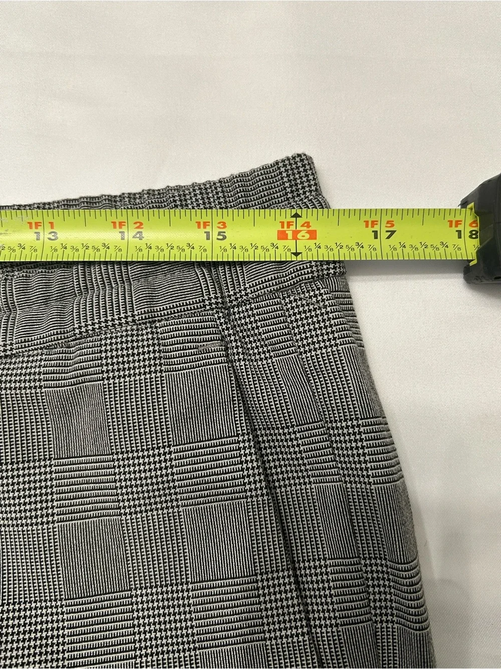 H&M Men’s Slim Fit Gray Plaid Drawstring Pants Size M Elastic Waist